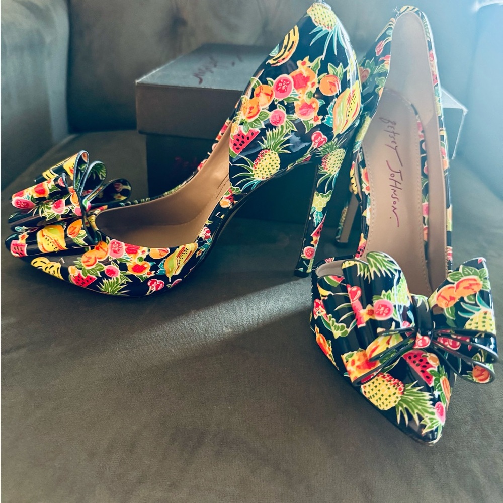 Betsey Johnson Black and Yellow Heels with Bow Detail